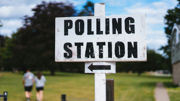 Polling station sign with arrow