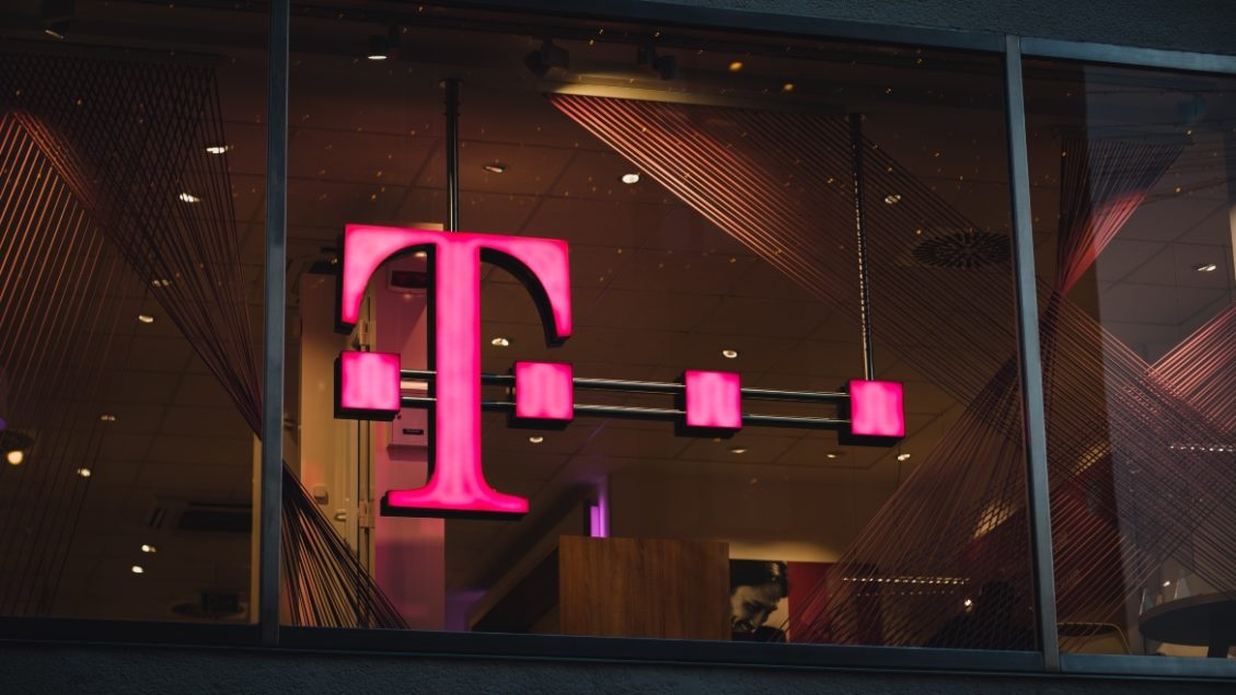 T-Mobile to pay $350m settlement for data breach